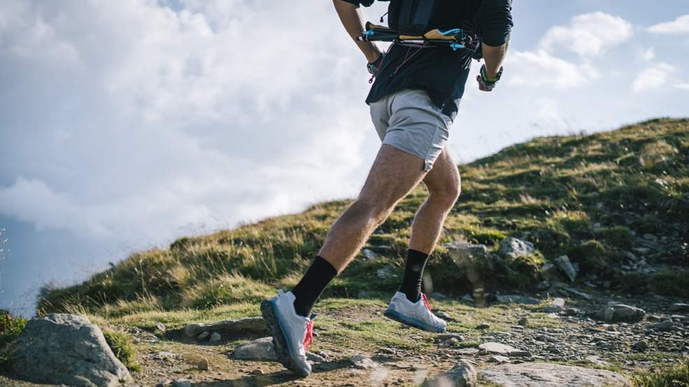 新华社评夜爬冰晶顶两人遇难：户外运动不是铤而走险 - 盛景通文旅