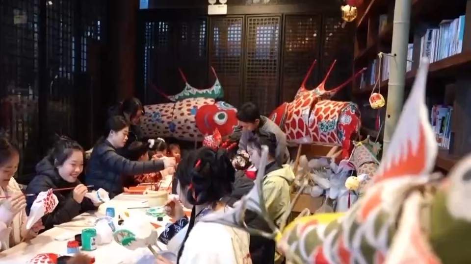 告别“到此一游” 00后旅游主打“爱你老己” - 盛景通文旅