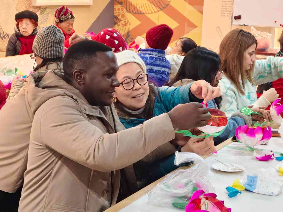 南京秦淮“非遗过大年 送福进万家”活动营造浓浓年味(图2)