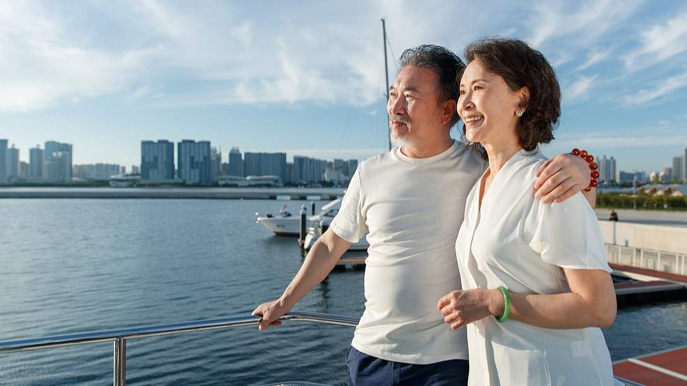 年轻人爱上老年旅游团 业内人士：不要盲目跟风 - 盛景通文旅