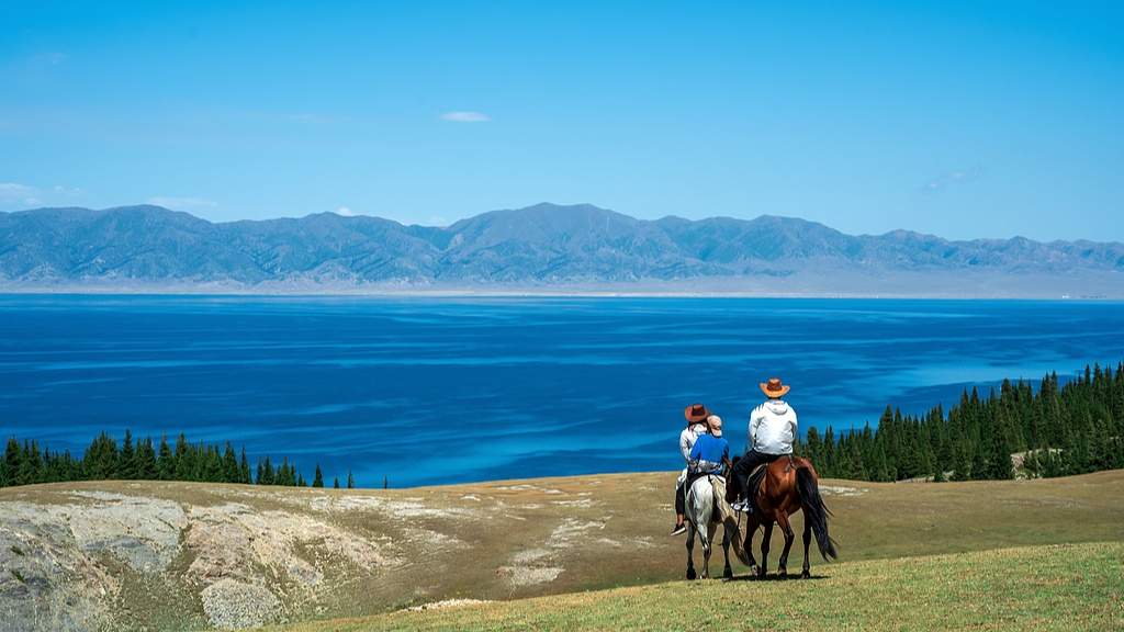 “遇见赛湖 蓝冰之约”――第八届赛里木湖 冰雪旅游季嘉年华开幕 - 盛景通文旅