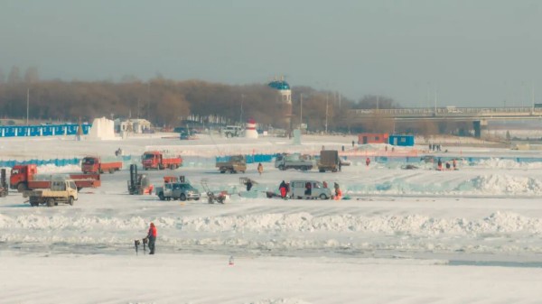 存冰开采!第二十八届哈尔滨冰雪大世界开始存冰(图3) 存冰开采!第二十八届哈尔滨冰雪大世界开始存冰(图3)