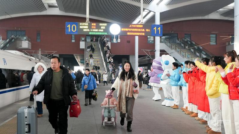 乘冰雪专列 赴冬日之约！首列“哈尔滨冰雪大世界”号高铁主题列车开行(图6)