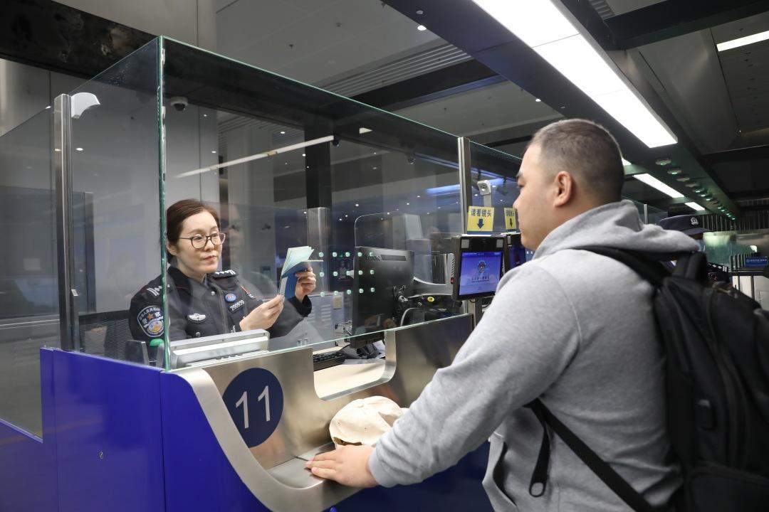 广州国际邮轮旅游迎来十周年，南沙边检保障200万余旅客顺畅通关(图2)