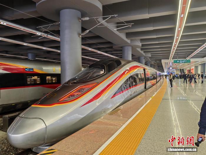 广东两重点高铁线路开通 “轨道上的大湾区”添动能 - 盛景通文旅