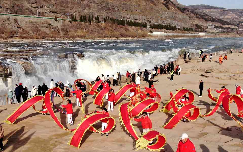 壶口瀑布岸边舞起来 - 盛景通文旅