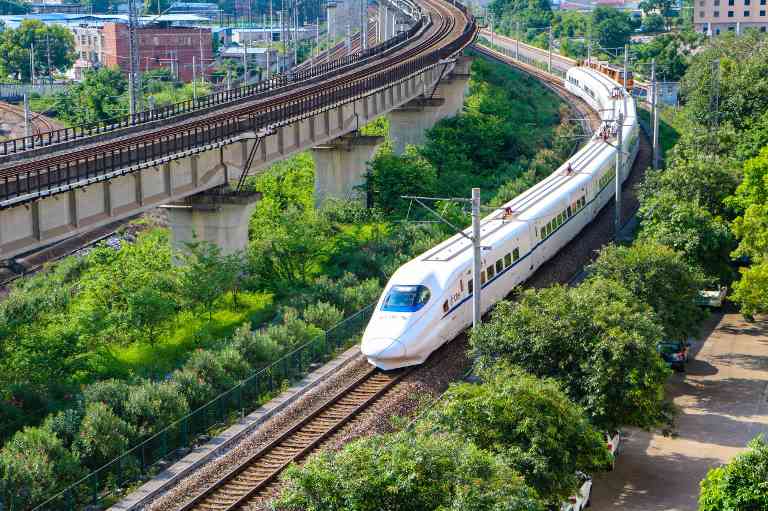 列车化作风景线 匠心融合产业兴 - 盛景通文旅