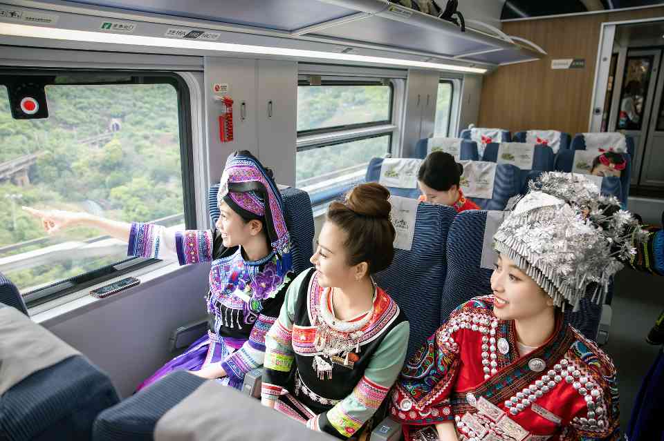 云南铁路今年以来发送旅客突破1亿人次(图3)