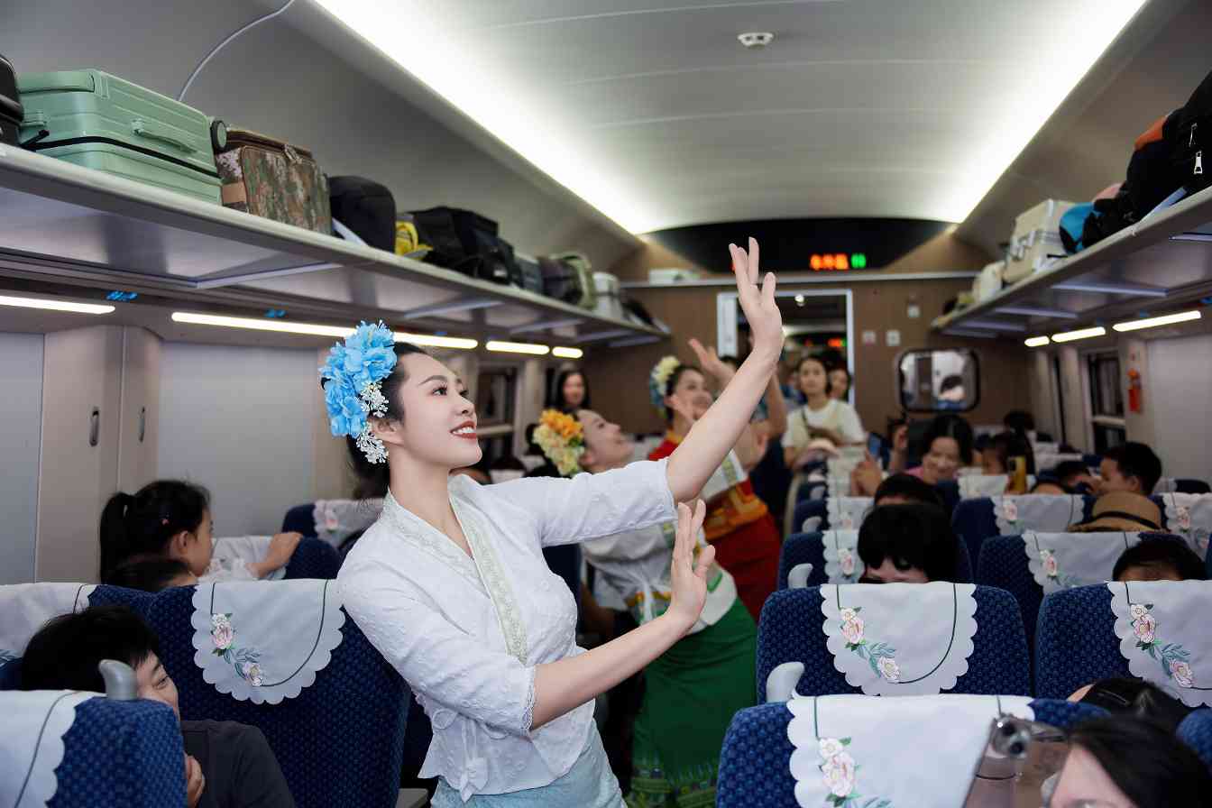 云南铁路今年以来发送旅客突破1亿人次(图2)