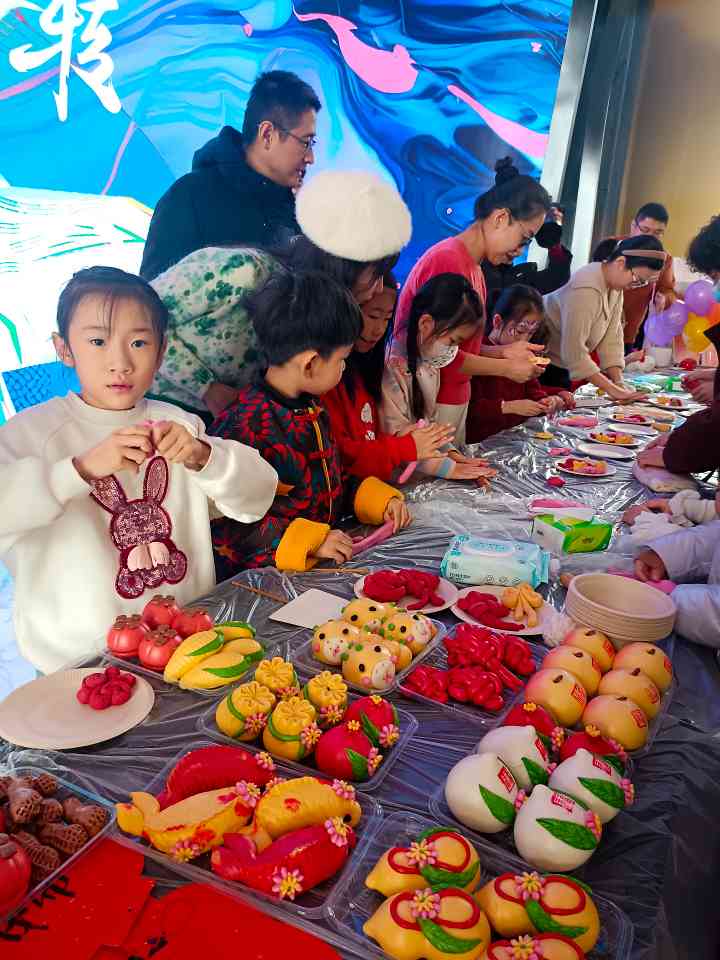 为非遗传承注入青春力量(图1)