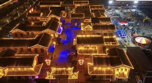 万荣锦里古街：影视模仿秀 新年引游人 - 盛景通文旅