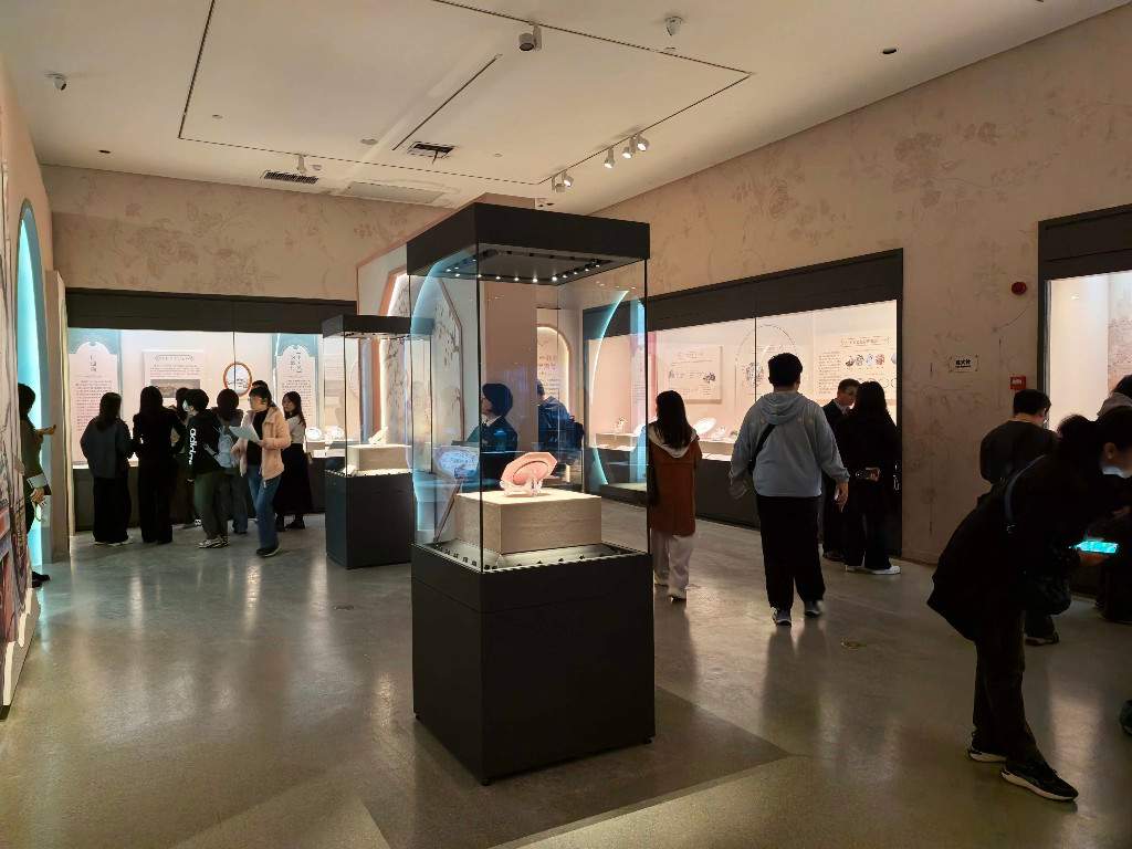 广东东莞清代外销精品展亮相长沙博物馆(图1)