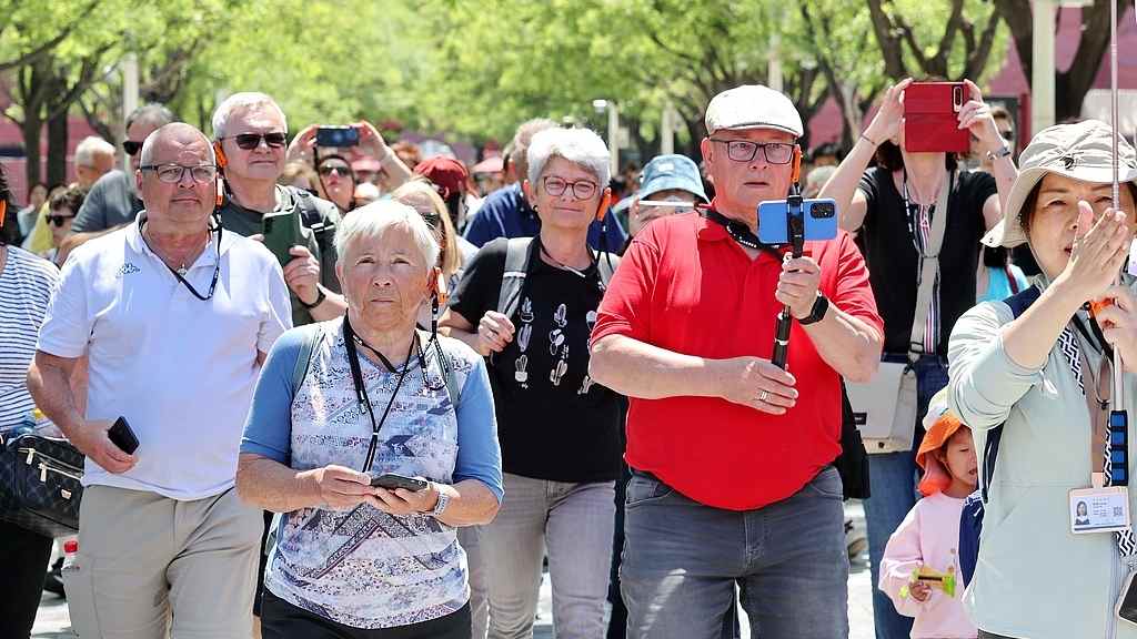 “五一”入境游火热，“旅游+购物”圈粉外